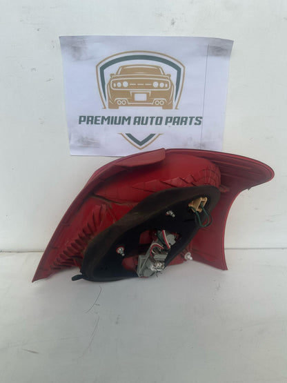 2006   Left Taillight