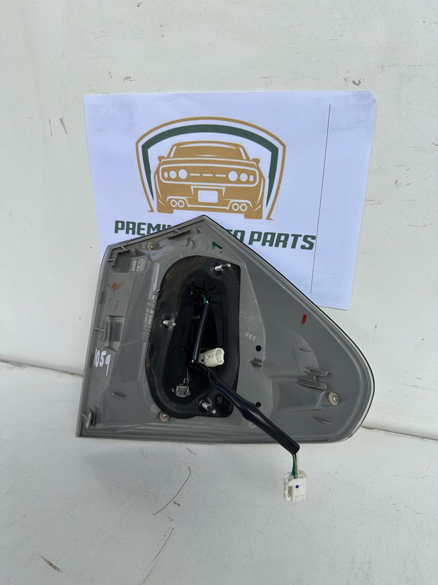 2008  U30 Left Taillight