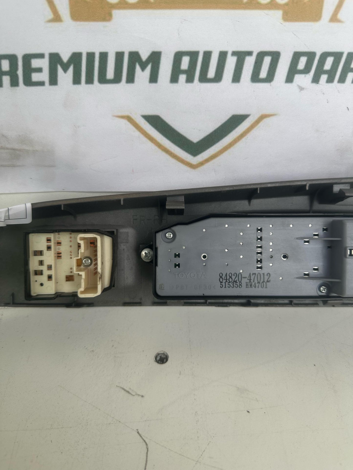 2006  W20 Master Power Window Switch