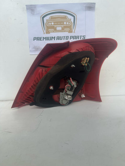 2006   Left Taillight