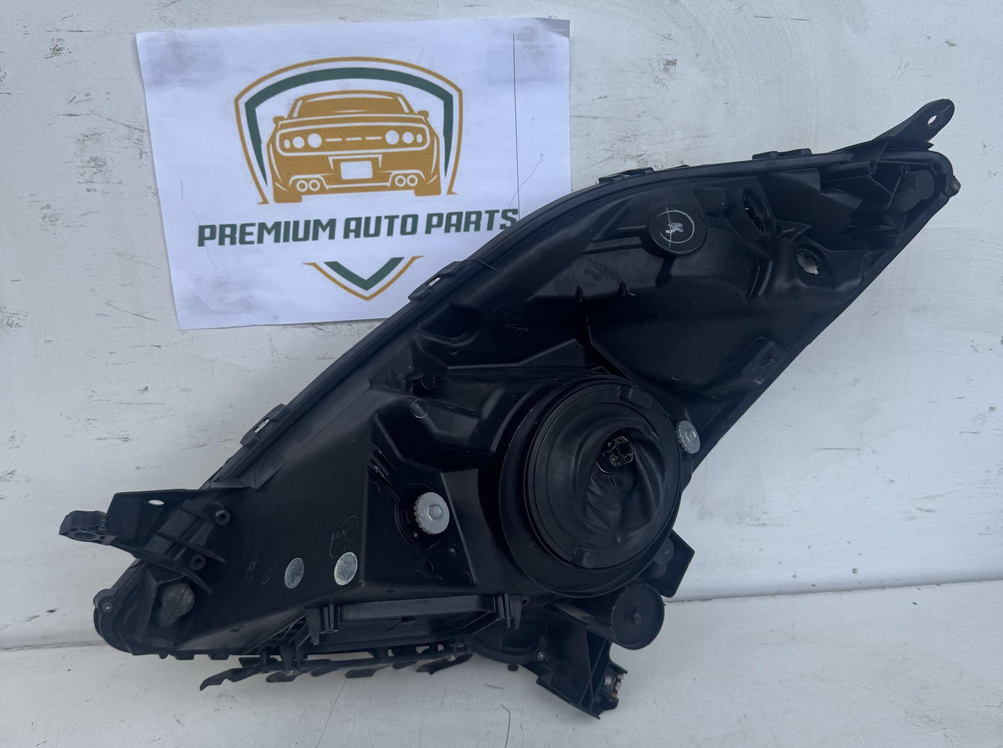 2006  W20 Right Headlight