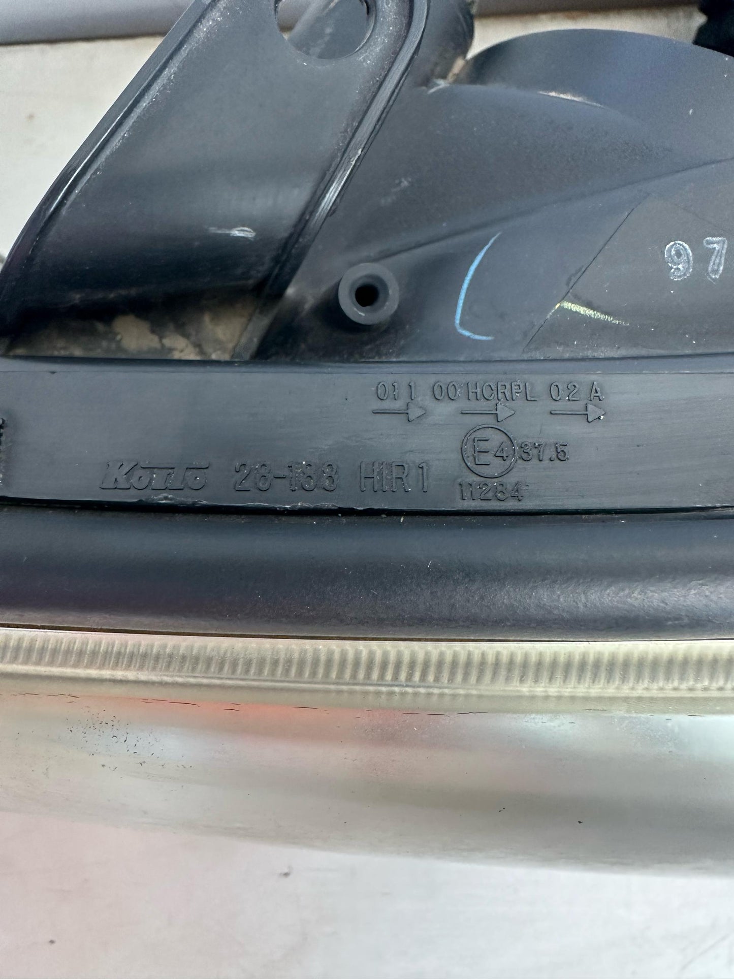 2006 Toyota Tarago R50 Left Headlight