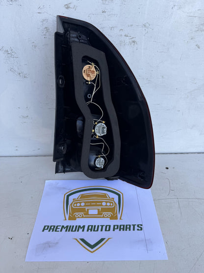 2006   Left Taillight