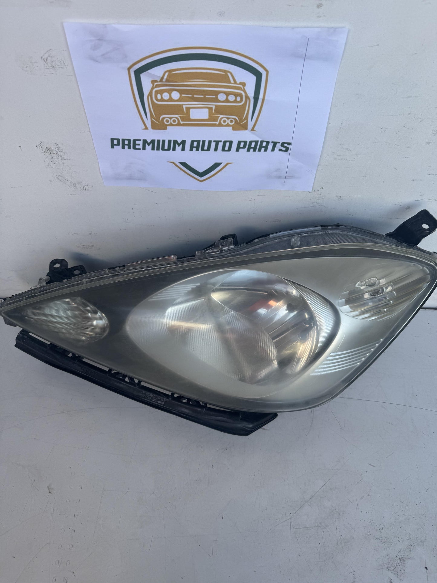 2009   Left Headlight