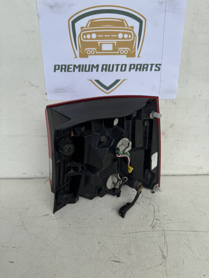 2013 Kia Sorento XM Station Wagon Right Taillight