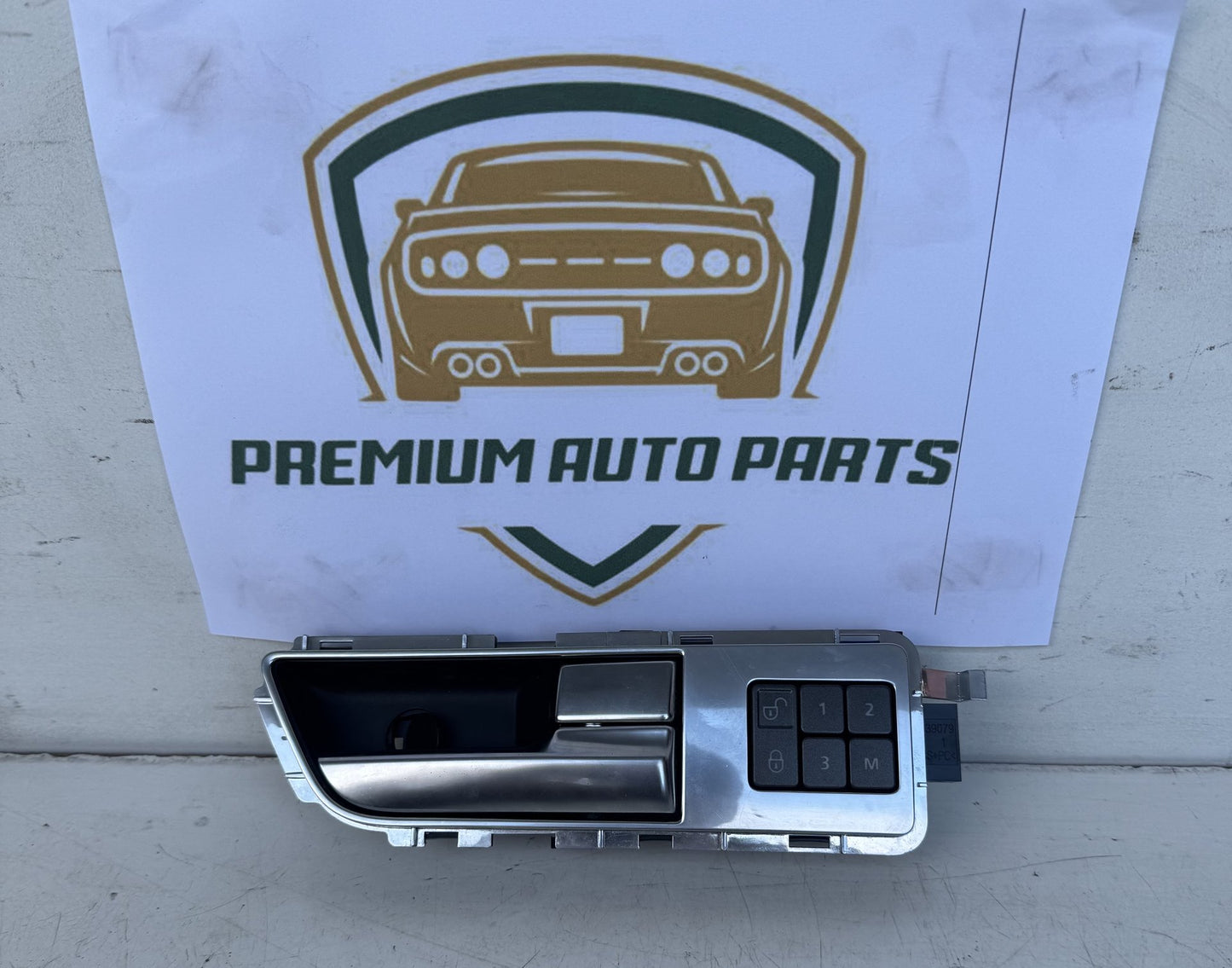2012   Right Front Door Interior Handle