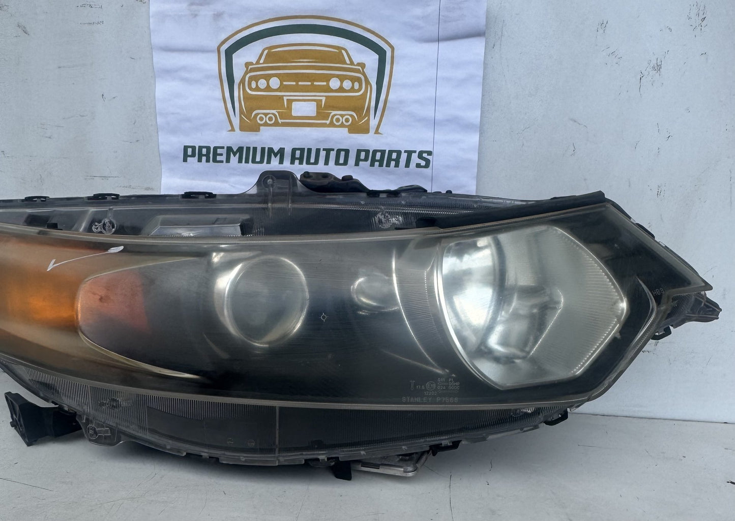 2009  CU Right Headlight