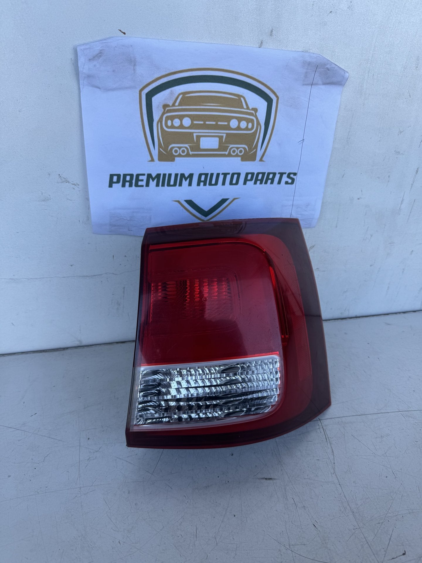 2014 Kia Sorento XM Station Wagon Right Taillight
