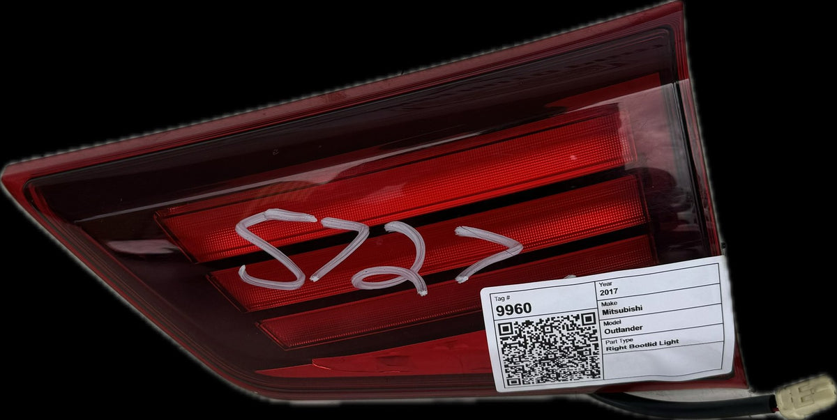 2017 Mitsubishi Outlander GF*W Station Wagon Right Bootlid Light