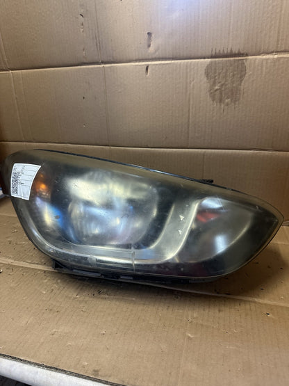2013 Hyundai i20 PB - Right Headlight