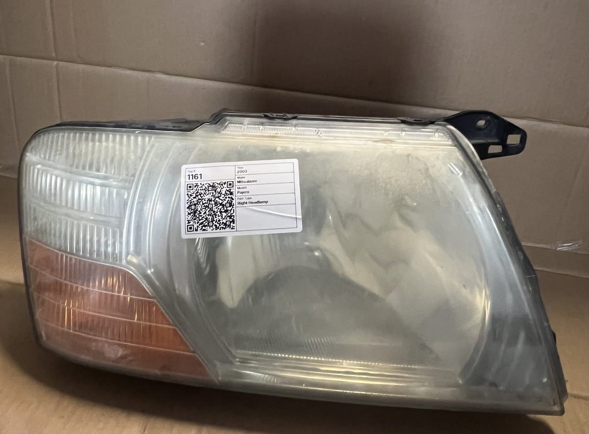 2003-2006 Mitsubishi Pajero III NP Exceed V77W - Right Headlight