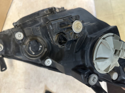 2000-2006 Toyota Estima ACR30 - Left Headlight