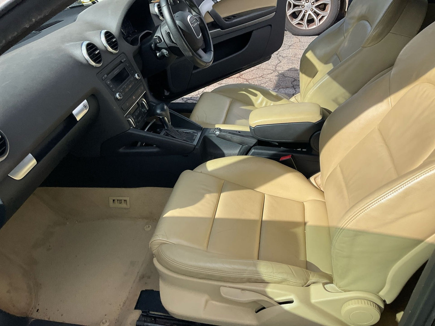 2010 Audi A3  8PConvertible 
Audi
A3