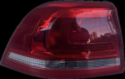 2016 Volkswagen Touareg Station Wagon Left Taillight