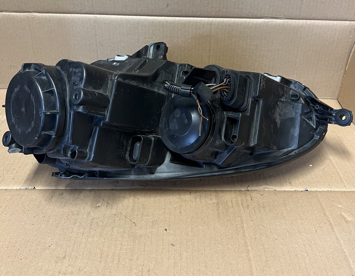 2005 Volkswagen Golf - Right Headlight