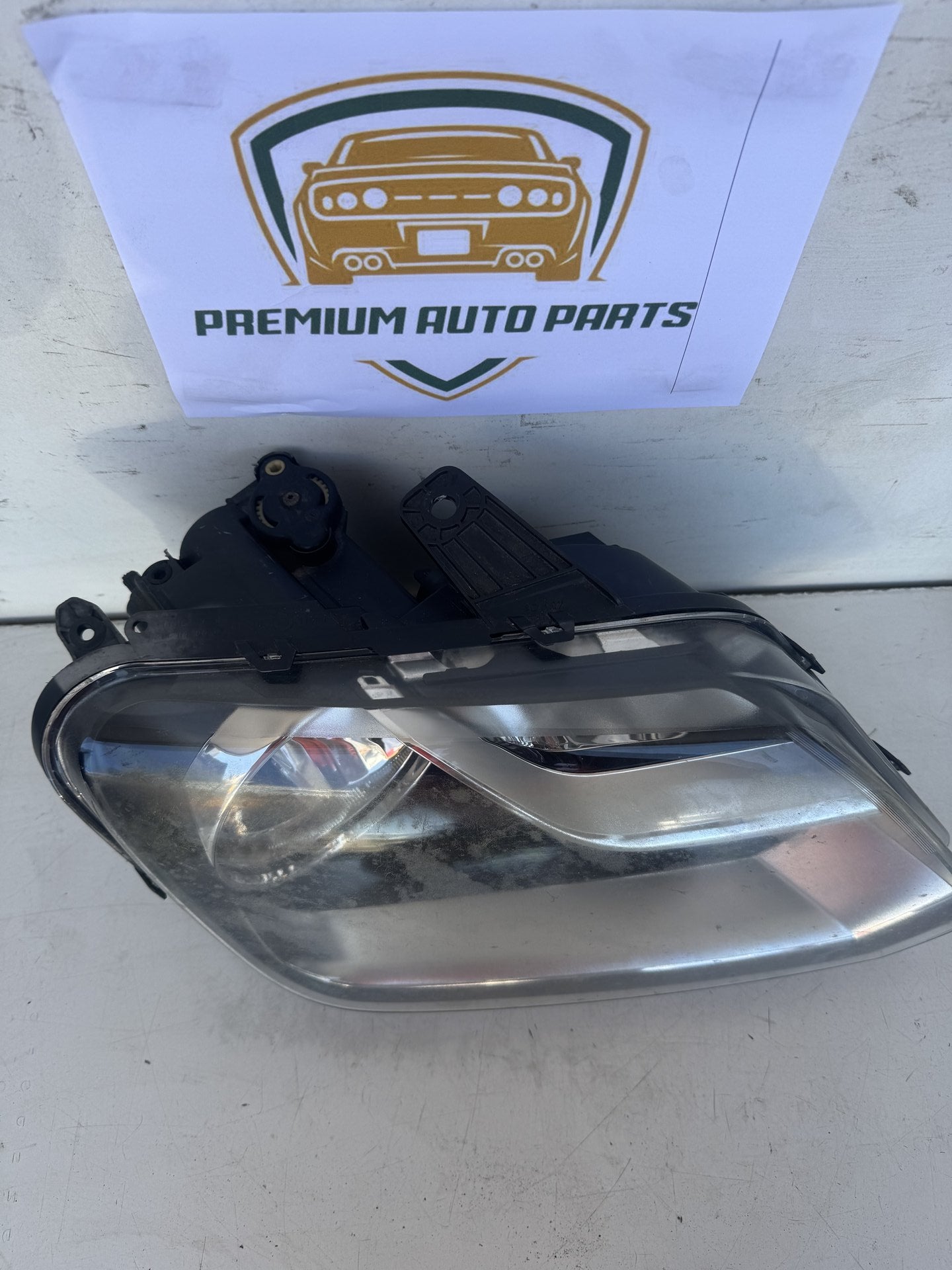 2016  2H Right Headlight