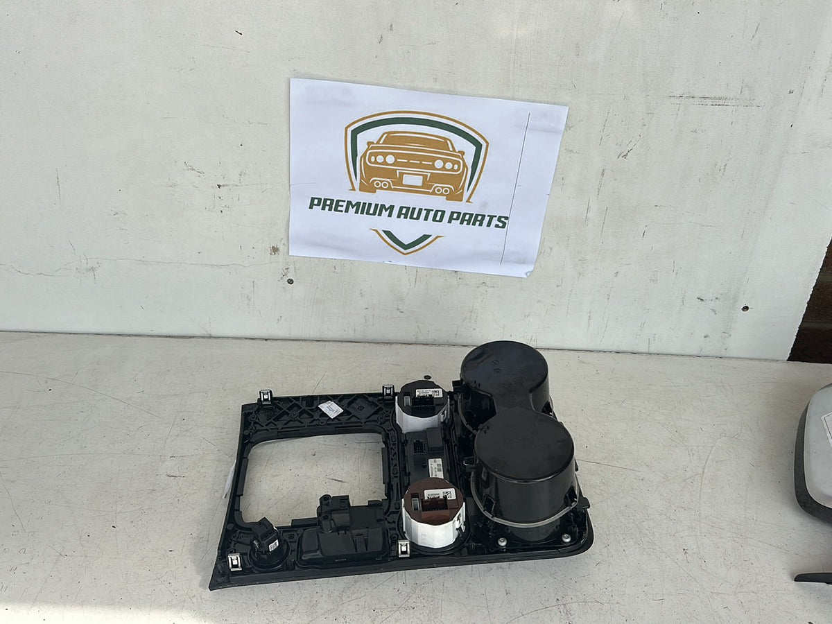 2016 Volkswagen Touareg Station Wagon Cup Holder