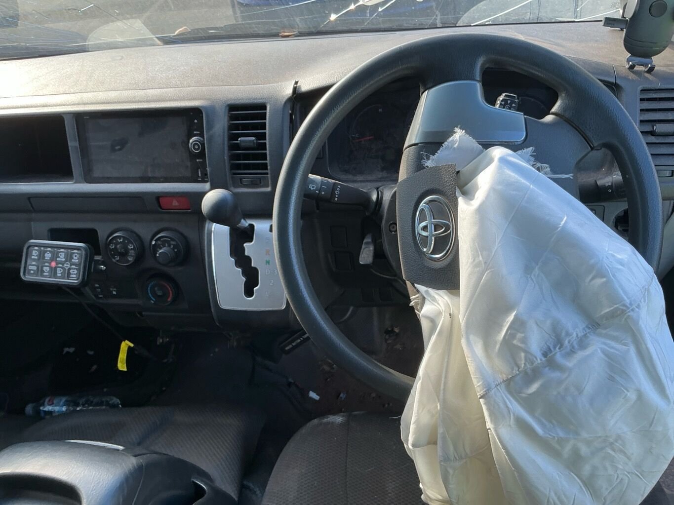 2015 Toyota Hiace Commuter H200