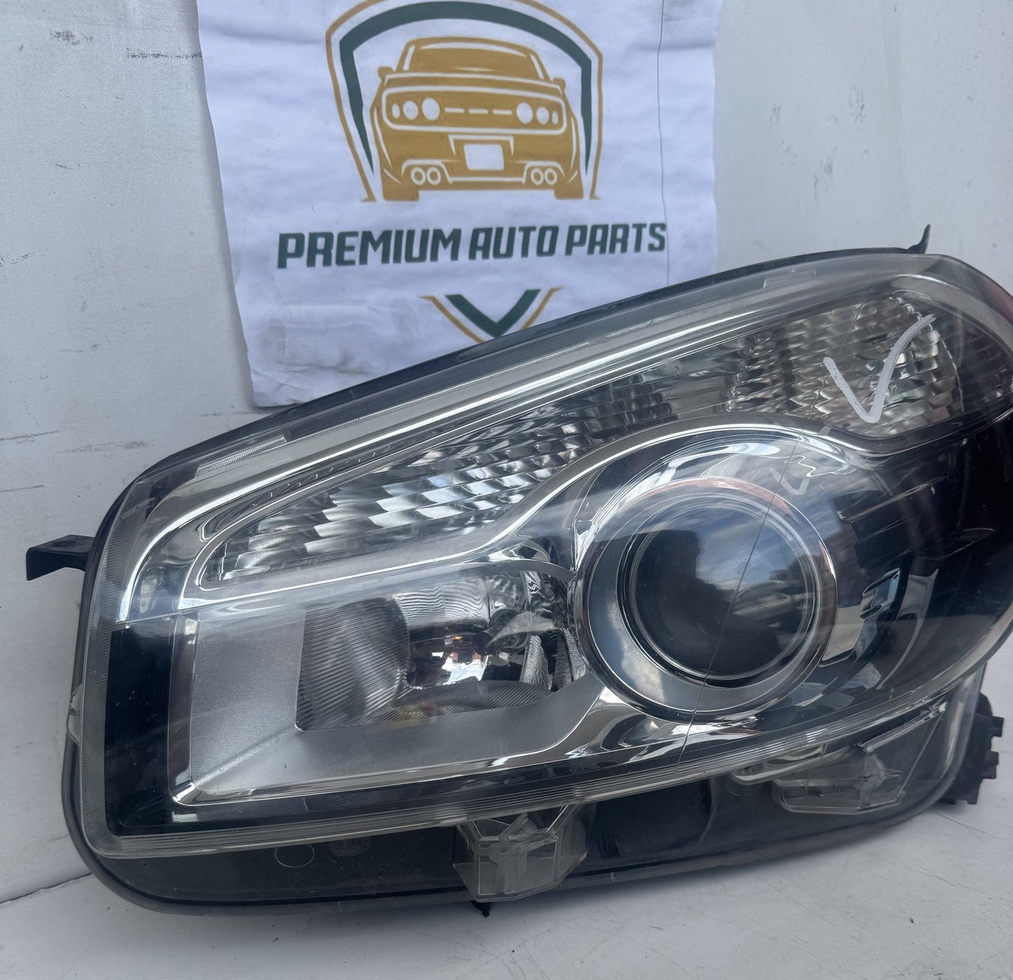2010   Left Headlight