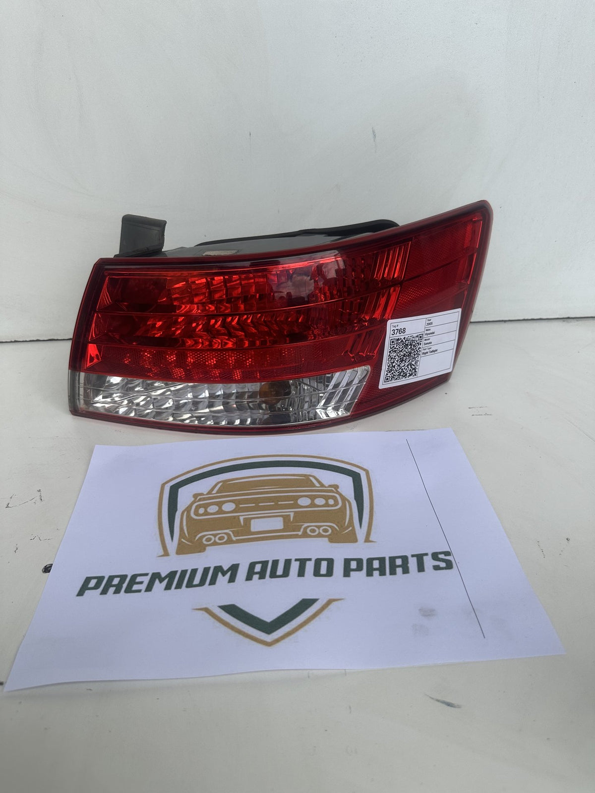 2005 Hyundai Sonata NF Sedan Right Taillight 92402-3KO