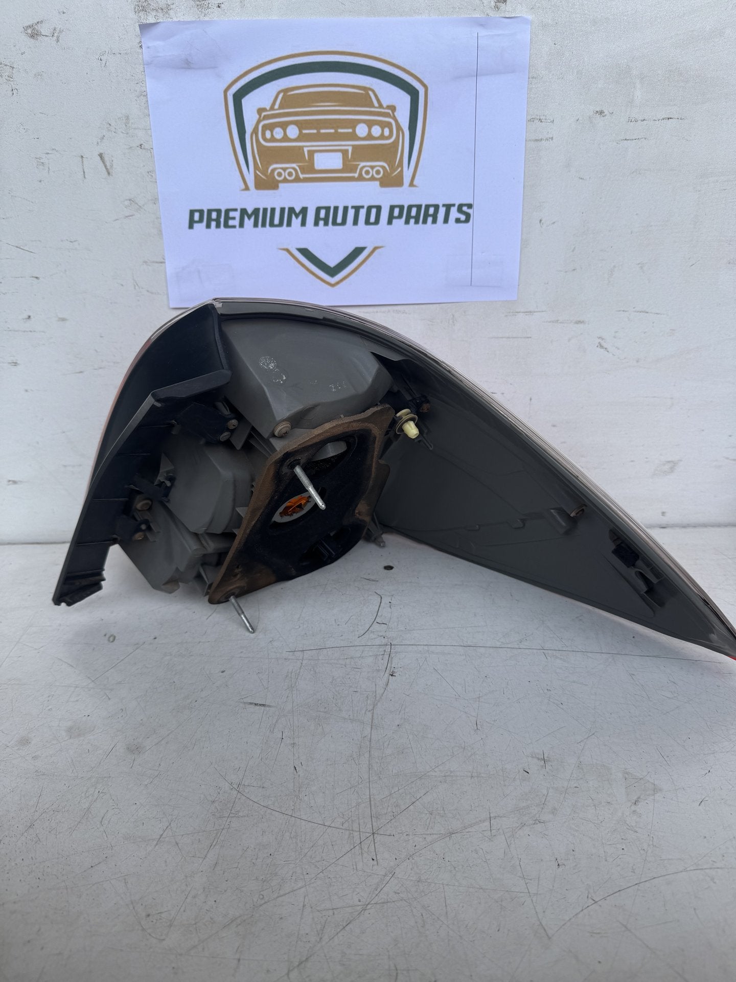 2007  U40 Left Taillight