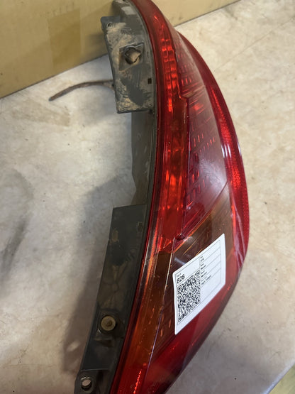 2010 Nissan Murano - Right Taillight