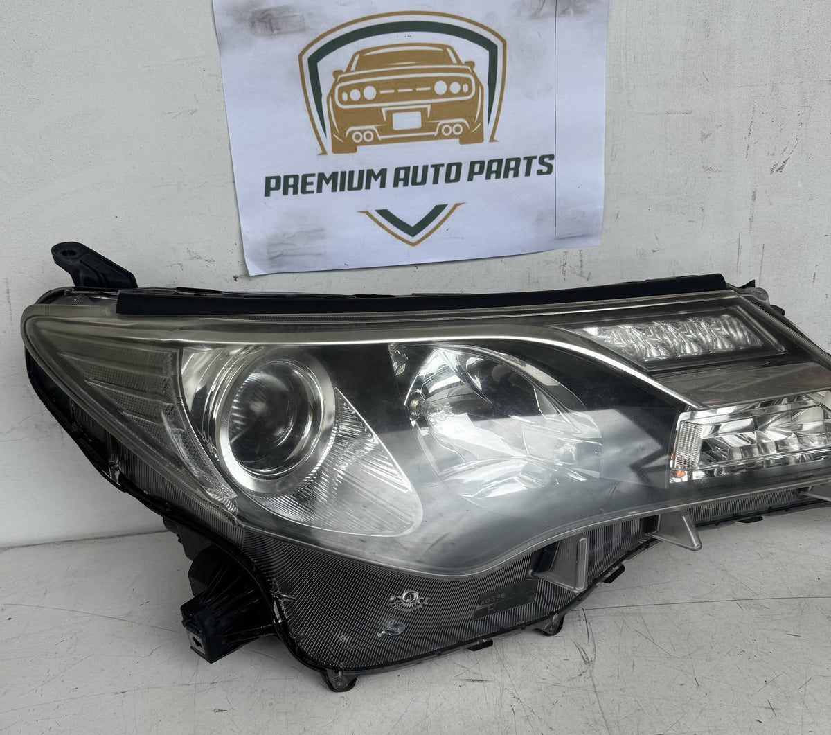 2016 Toyota RAV4 SUV Right Headlight STANLEY W0836