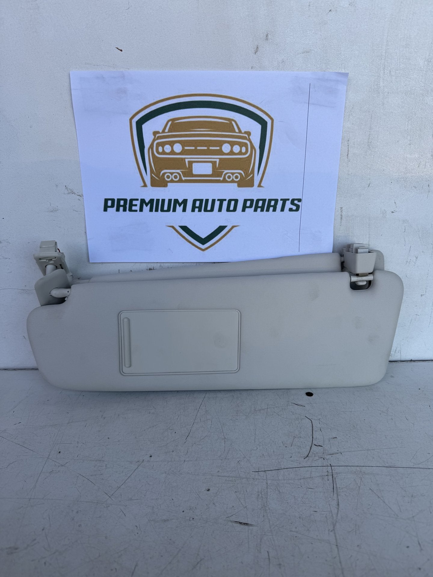 2016 Volkswagen Touareg Station Wagon Left Sun Visor