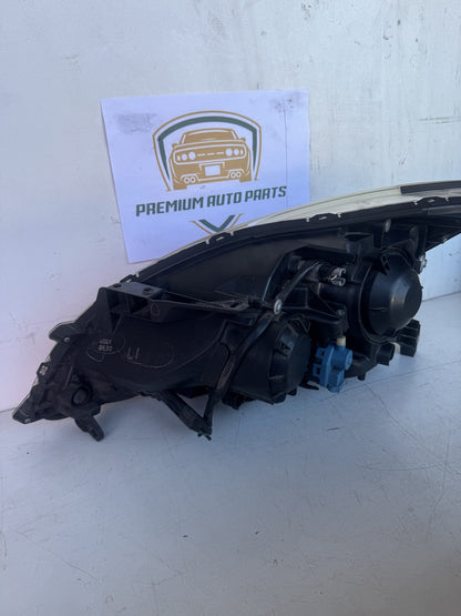 2014 Nissan Pulsar B17 Sedan Right Headlight