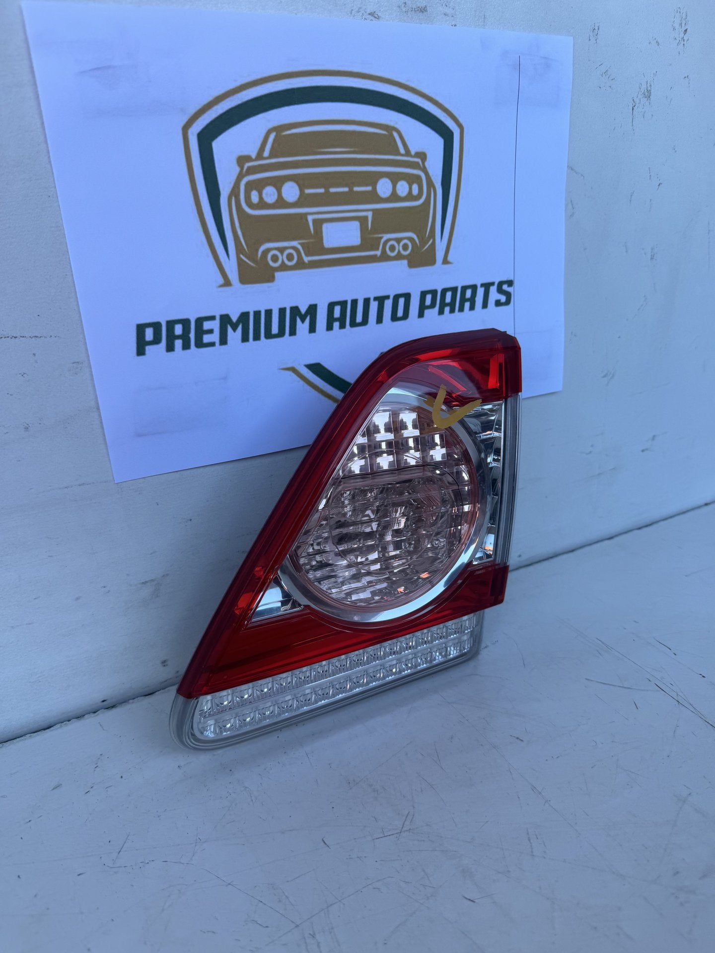 2010  E150 Right Bootlid Light