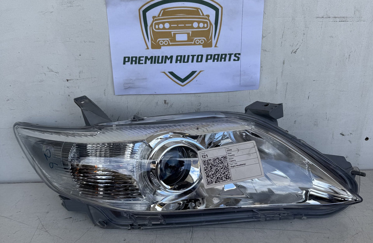 2009 Toyota Camry - Right Headlight