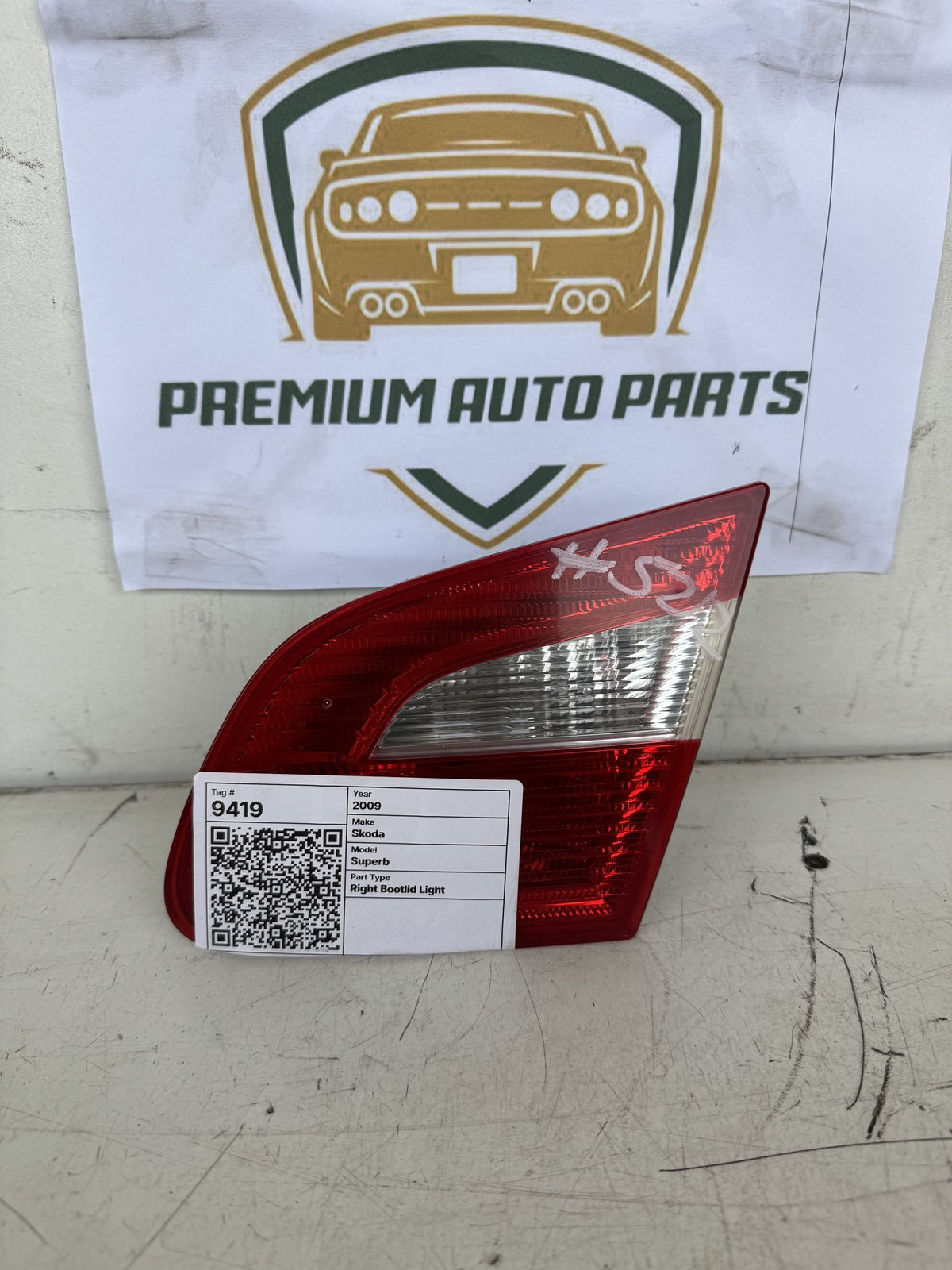 2009 Skoda Superb Sedan Right Bootlid Light