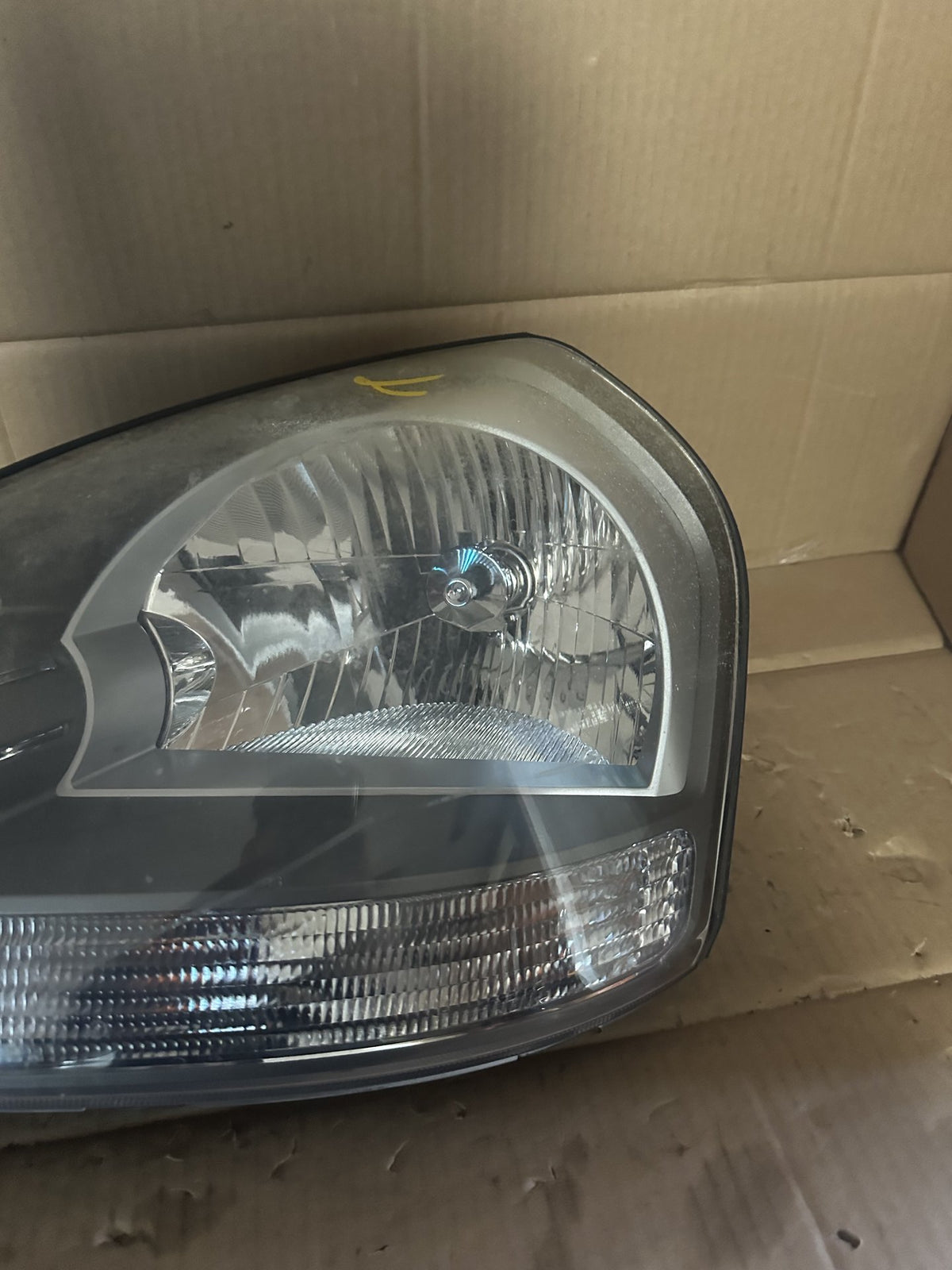 2008 Hyundai Tucson JM Station Wagon Left Headlight