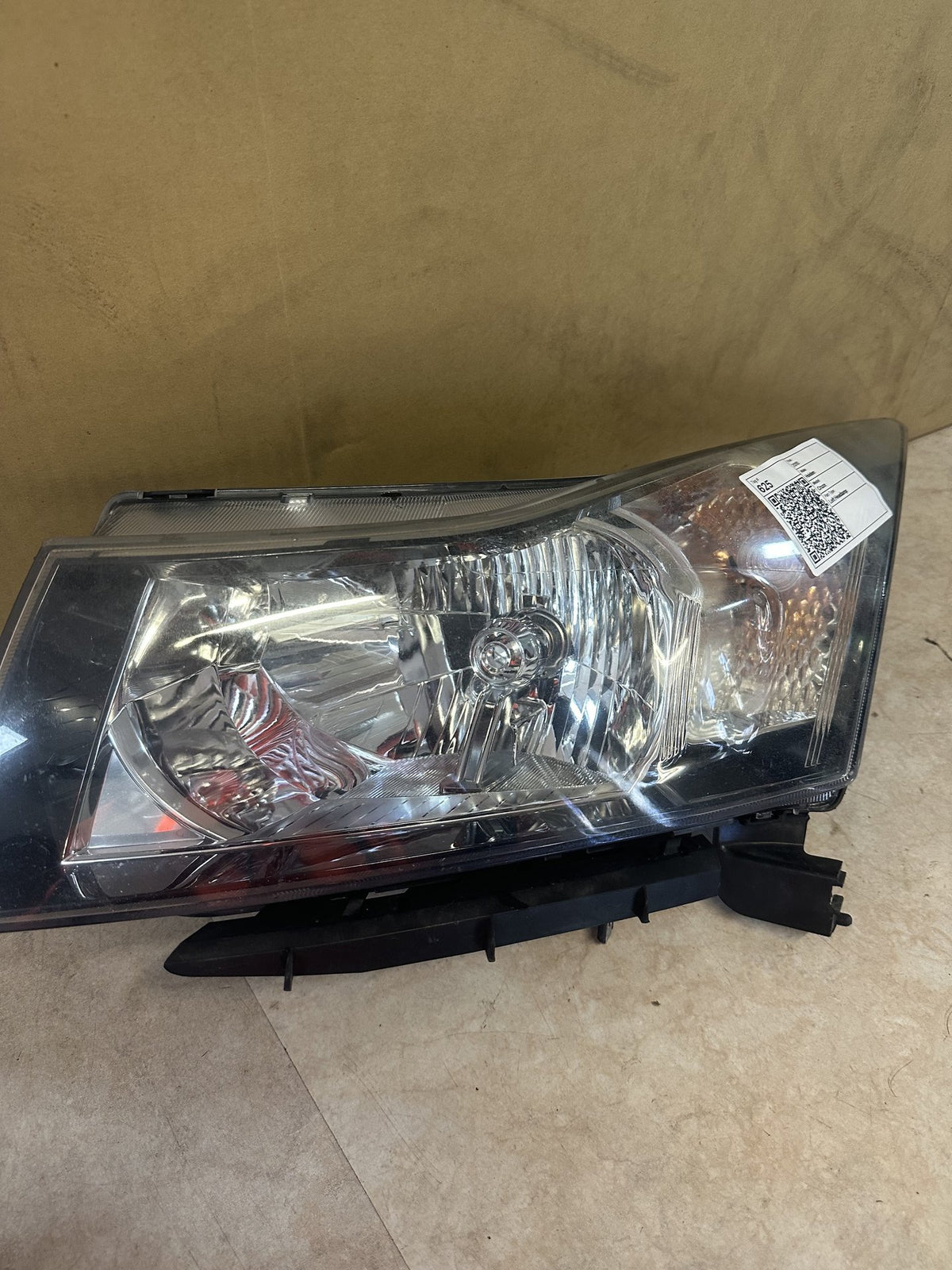 2010 Holden Cruze Cruze Left Headlight 12412