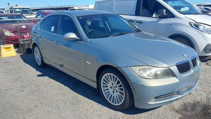 2005 BMW 320i xDrive  Sedan 
BMW
320i xDrive