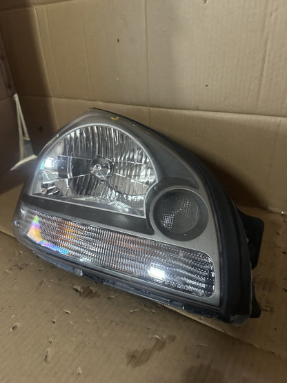 2008 Hyundai Tucson JM - Right Headlight