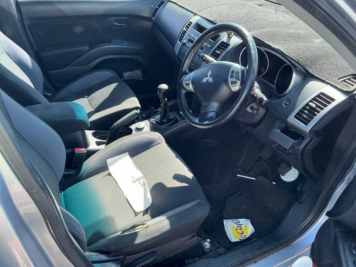 2010 Mitsubishi Outlander LS ZH