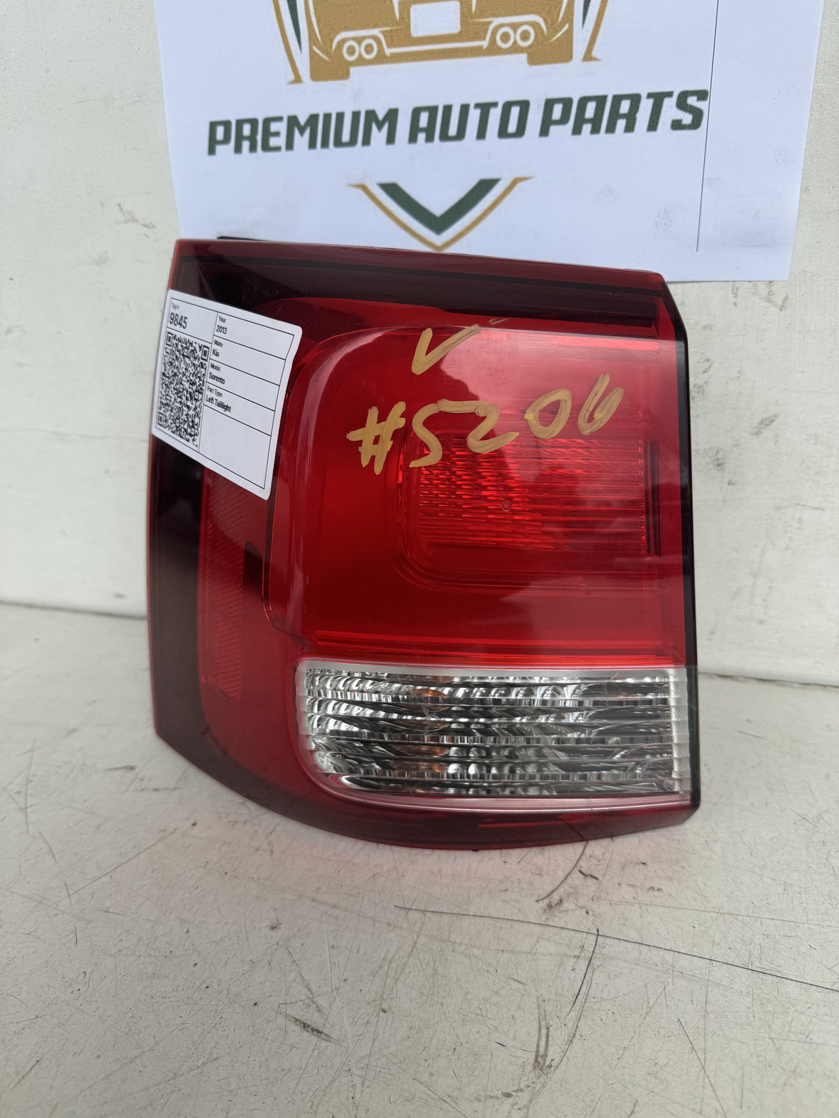 2013 Kia Sorento XM Station Wagon Left Taillight
