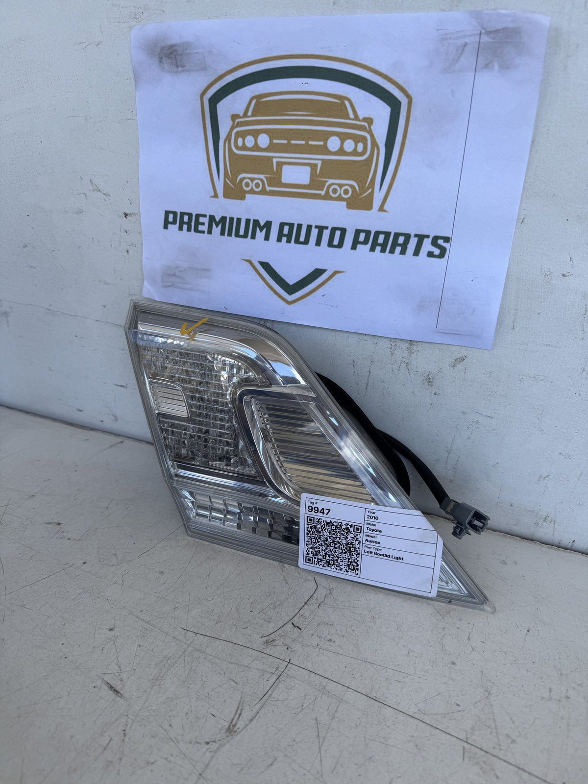 2010 Toyota Aurion GSV40R Sedan Left Bootlid Light