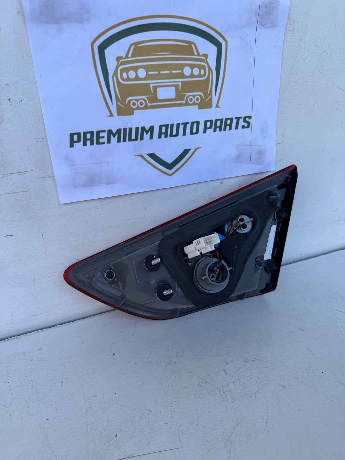 2014  GD Left Bootlid Light