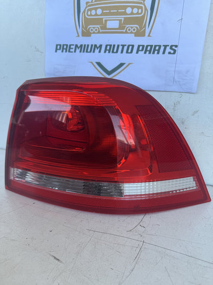 2016 Volkswagen Touareg Station Wagon Right Taillight