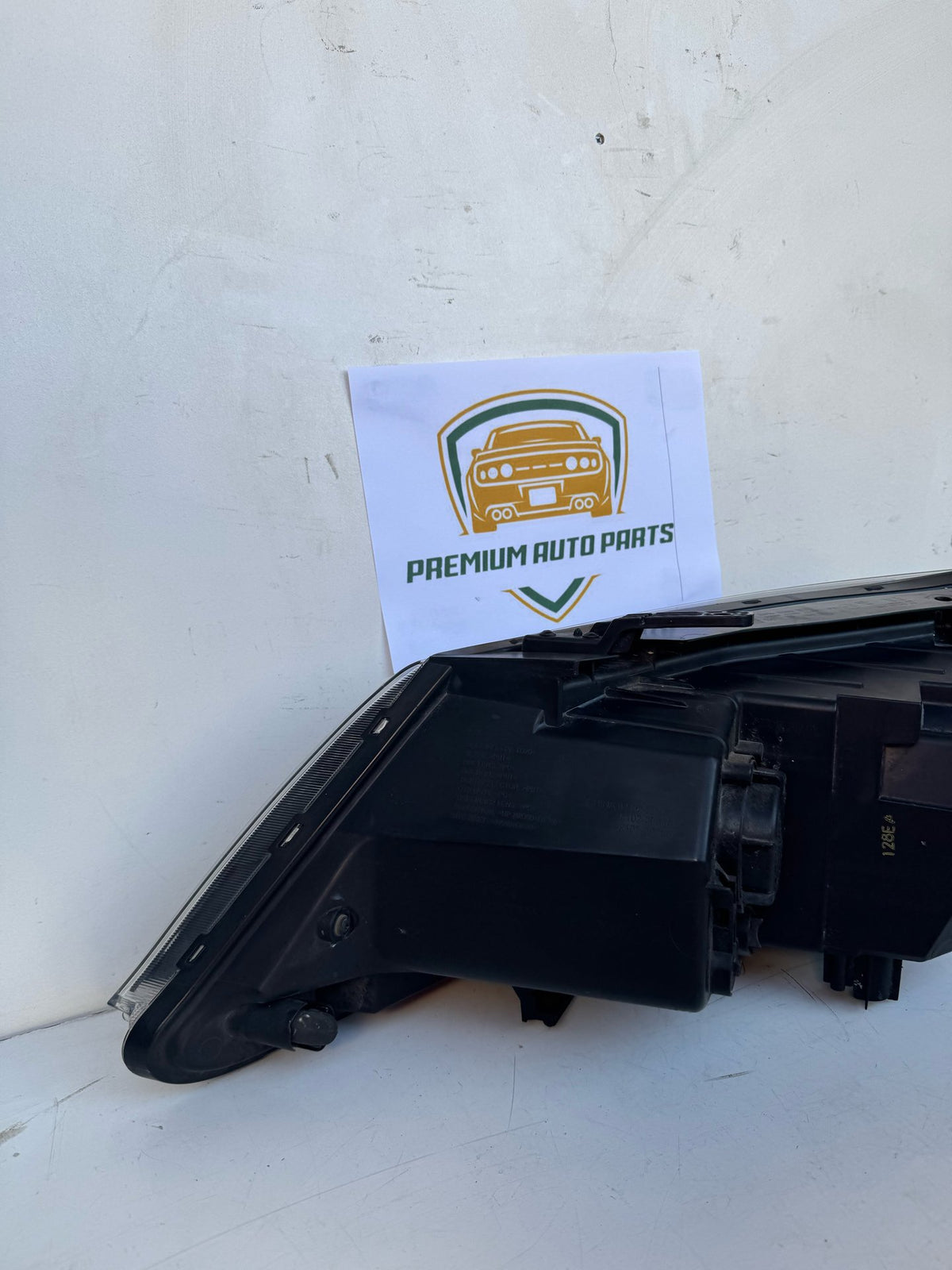 2012 Kia Sorento Station Wagon Right Headlight 92102-2PXXX