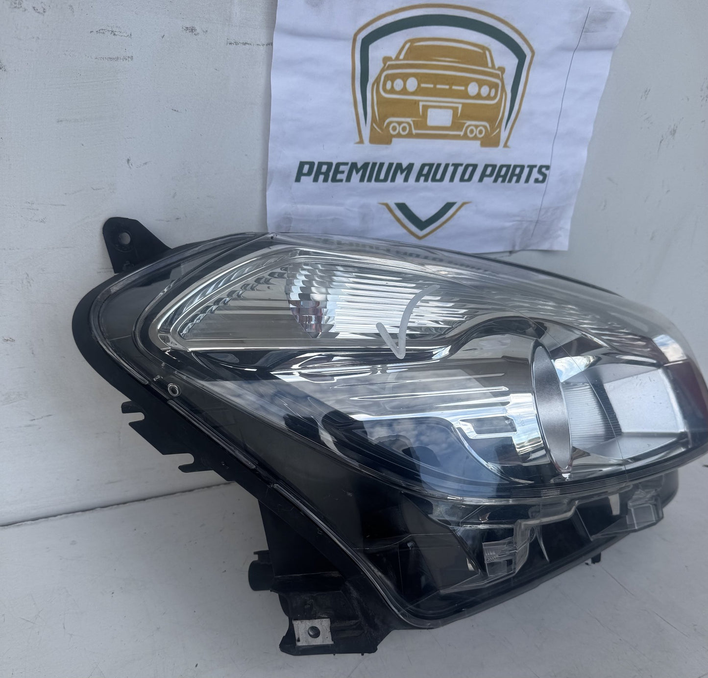 2010   Right Headlight