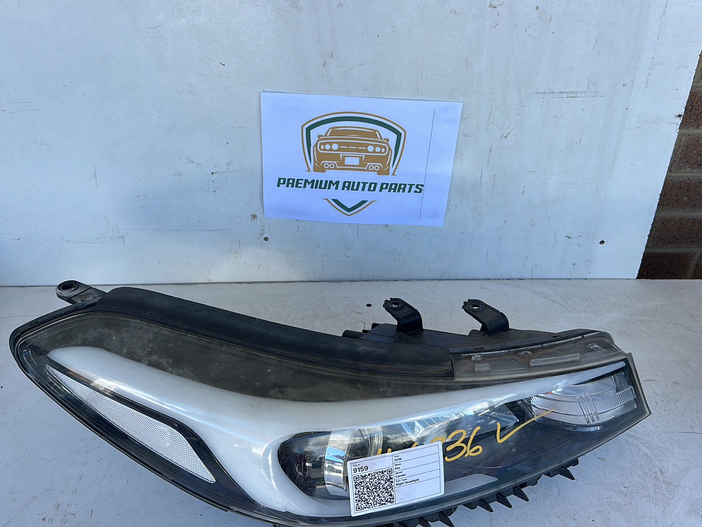2016 Kia Cerato YD Hatchback Right Headlight