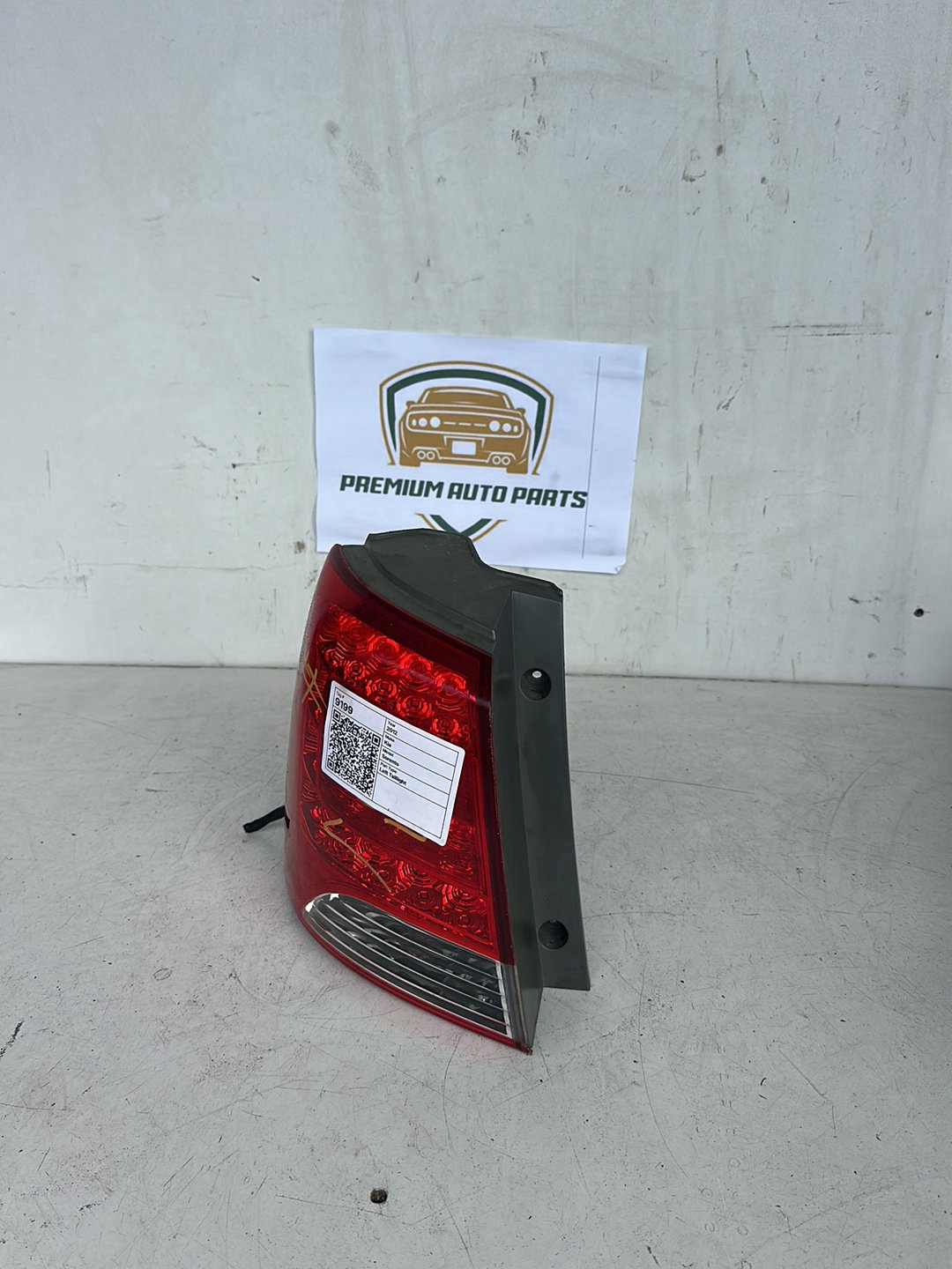 2012 Kia Sorento Station Wagon Left Taillight