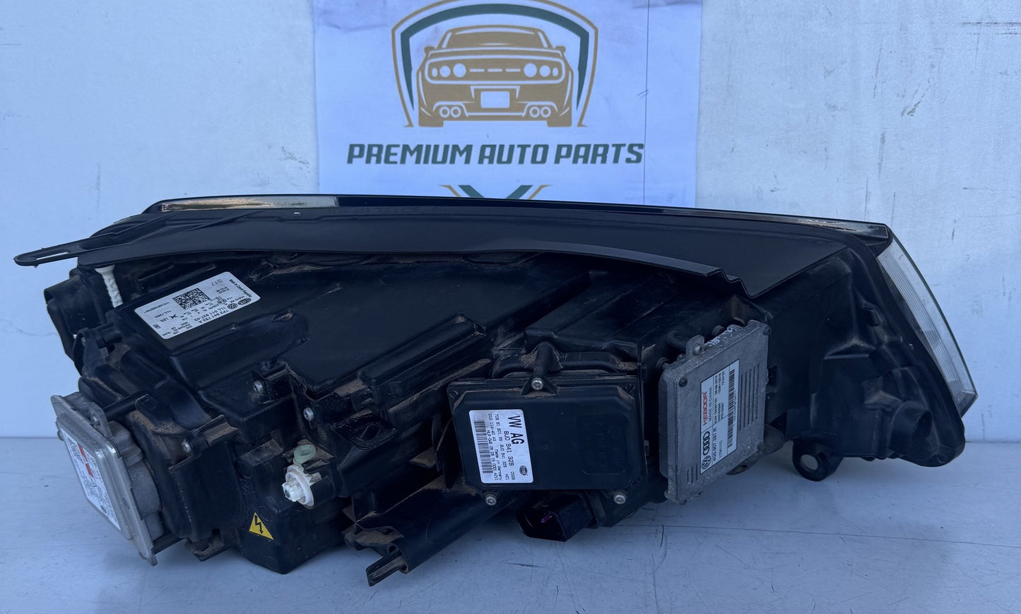 2016 Volkswagen Touareg Station Wagon Left Headlight