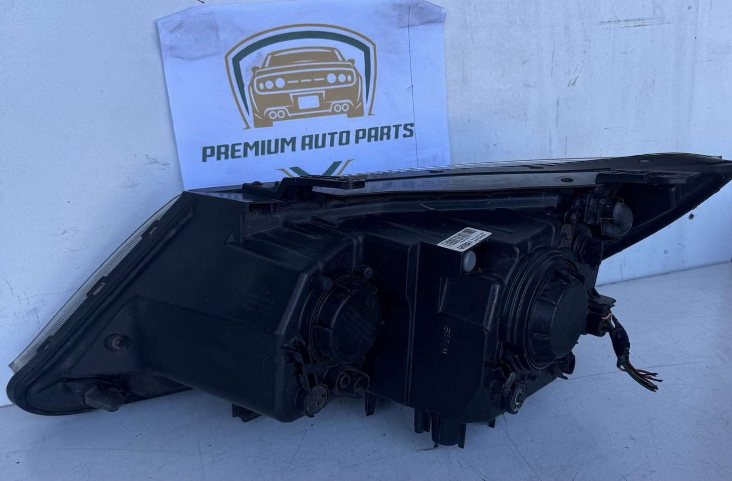 2014 Kia Sorento XM Station Wagon Right Headlight