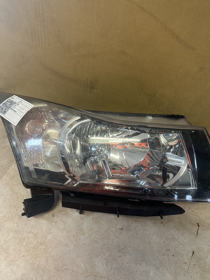 2010 Holden Cruze Cruze Right Headlight 12412