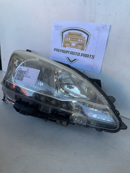 2014 Nissan Pulsar B17 Sedan Right Headlight