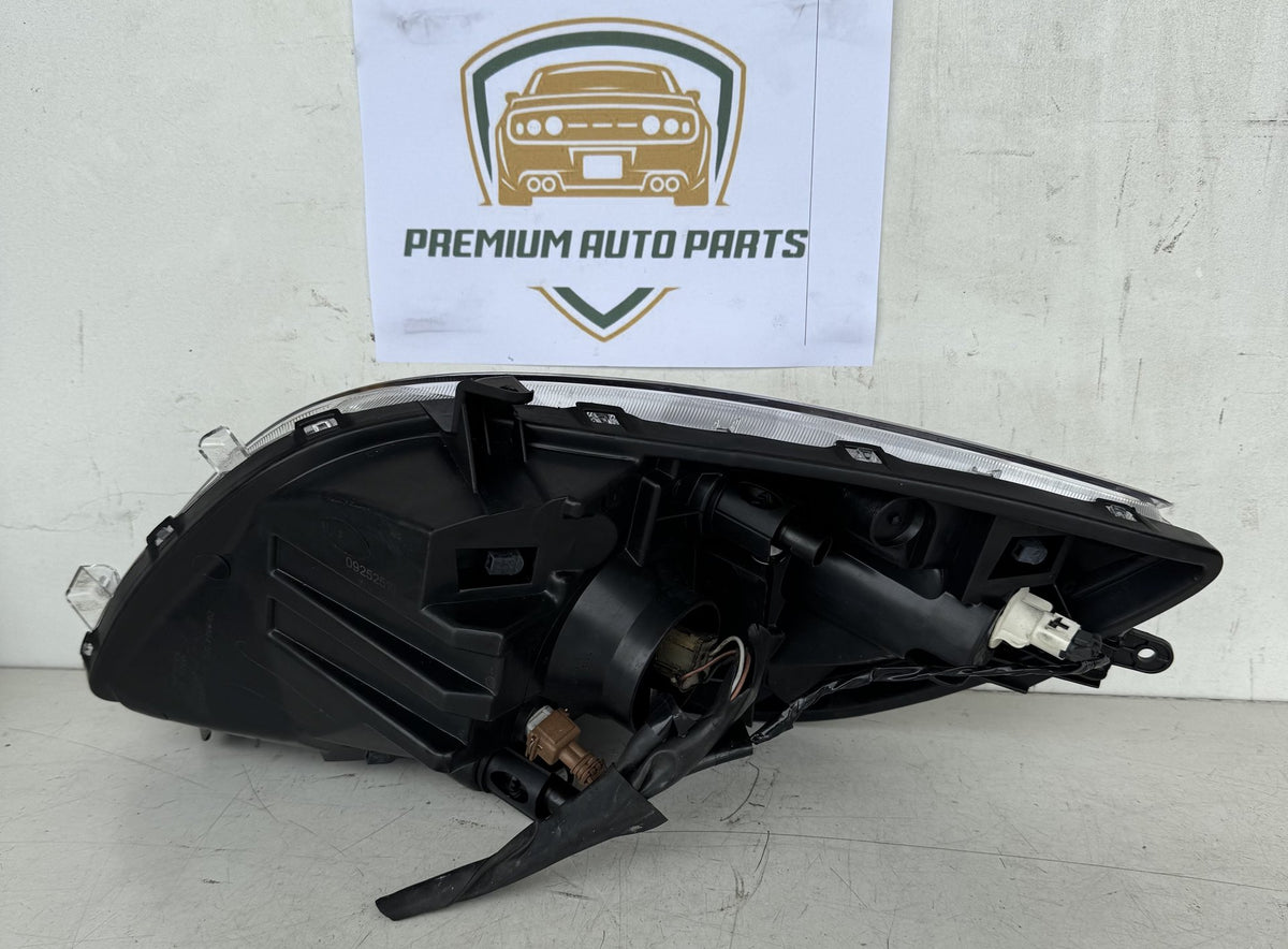 2006 Toyota Yaris Right Headlight 09252510
